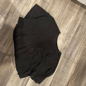 cropped grayish black tee